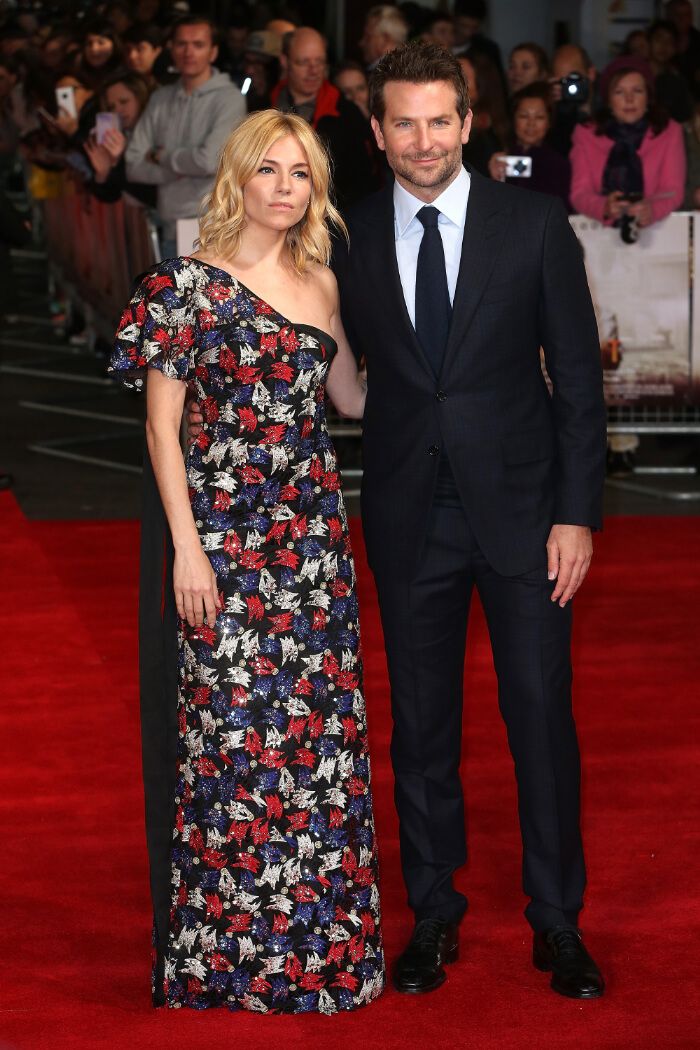 2015年10月 イギリスプレミア。右は、ブラッドリー・クーパー。