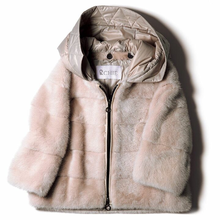 ジャケット￥880,000（CHIE IMAI）　[Precious2018年12月号298ページ] 　