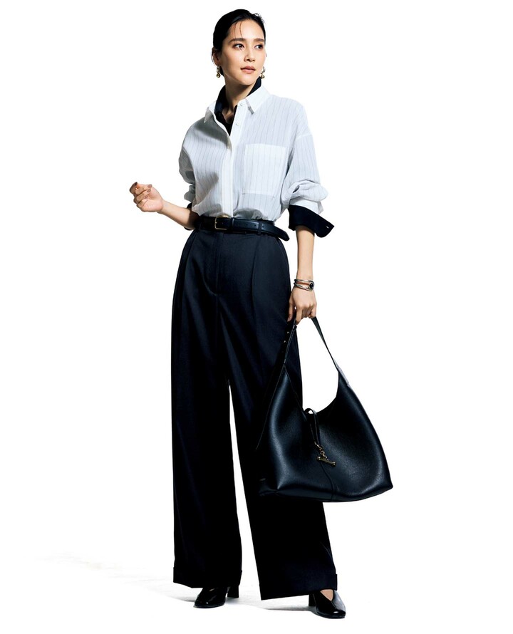 ハンサムモダン派のレイヤードスタイルを着用したモデルのAtsukoさん