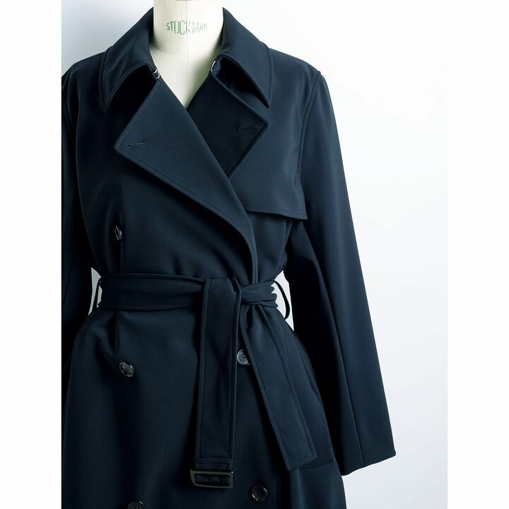 ベルトをすると体のラインに優しくフィット。快適な着用感と女らしい印象をかなえてくれる。　［Precious2020年4月号145ページ］