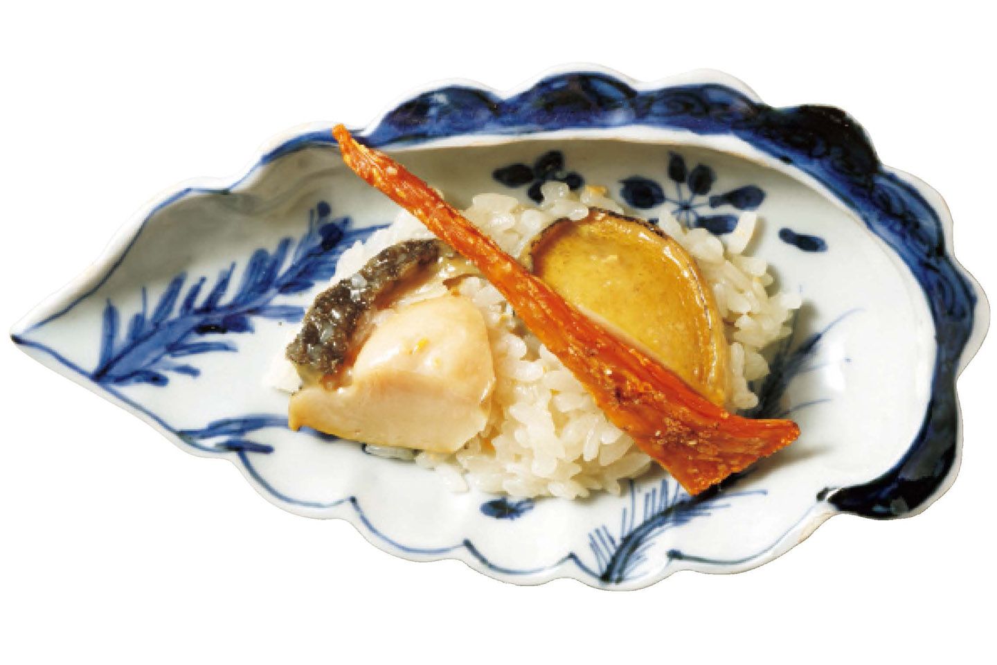 夜コースは「アワビとこのこと干子の飯蒸し」で開始。アワビを煮る際に出た出汁で炊いたもち米に、珍味をのせています。