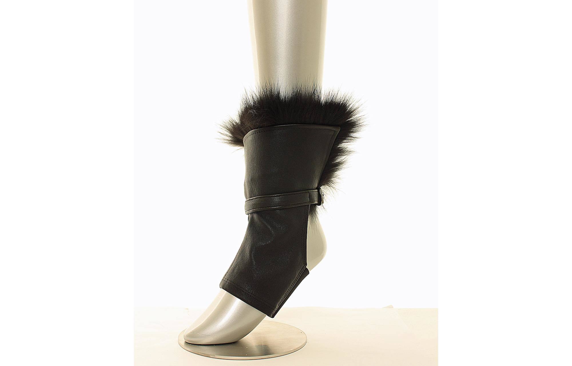 レザーパッツ ¥73,000(税抜)