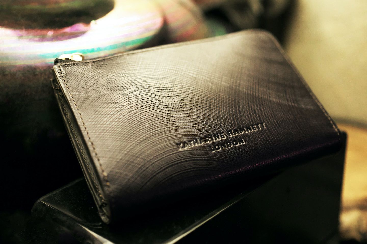 財布¥13,000(Y&Mプレスルーム〈キャサリン ハムネット ロンドン〉)