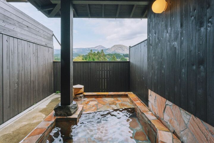 客室の露天風呂一例。