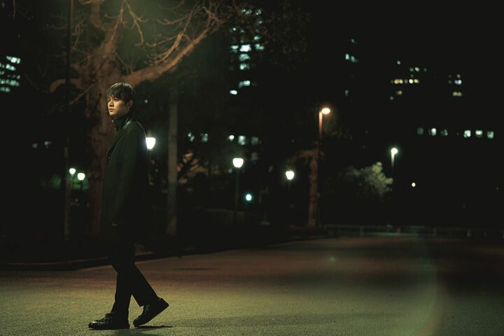 ジャケット￥425,700･シャツ￥78,100･パンツ［チェーン付き］￥118,800･靴￥132,000･ リング［すべてセット］￥121,000／参考価格 （ジバンシィ表参道店〈ジバンシィ〉）