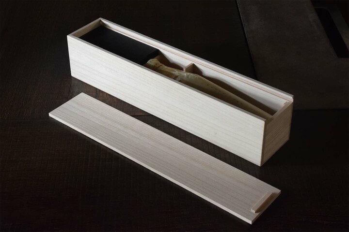 「OGATA SAKE」の桐箱詰め合わせ