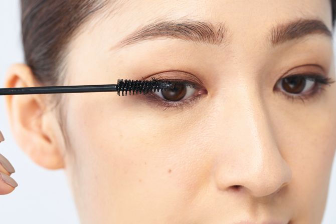 重たい目尻のたるみを「つけまつげ」で解消