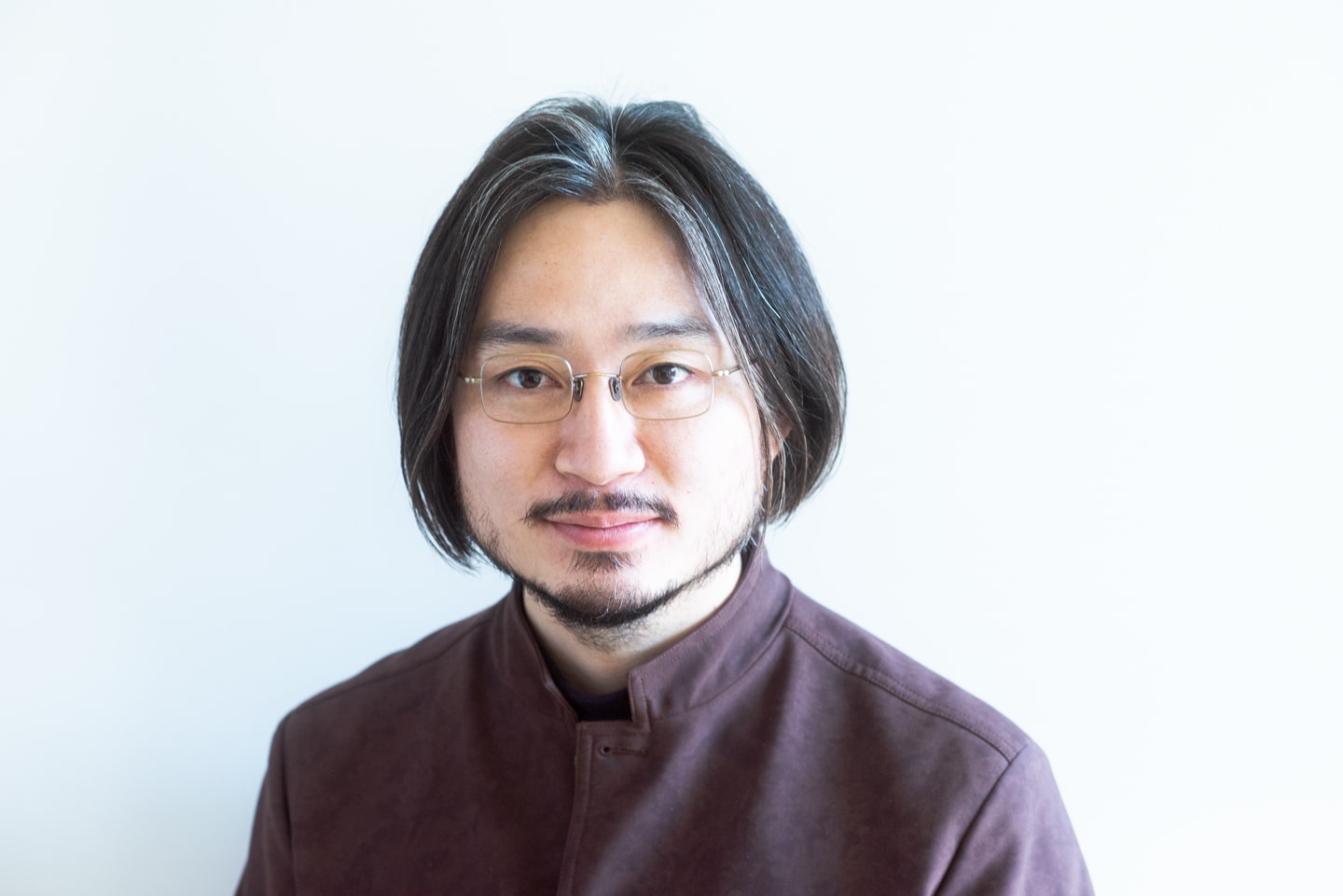 いつくし 代表・才田とおるさん。「店内では、ギャラリースペースを設け、定期的に作家さんの作品を展示しています。常設しているヘアアクセサリーの展示も、とても素敵なので、ぜひご覧ください!」Instagramアカウント@itsukushi_saita