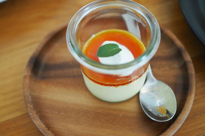 コースのデザートは自家製プリンでした。