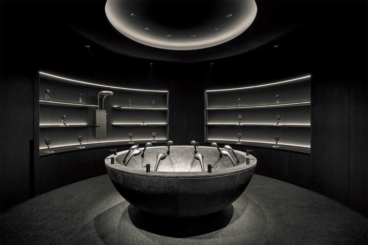 「リファ ギンザ」の2F