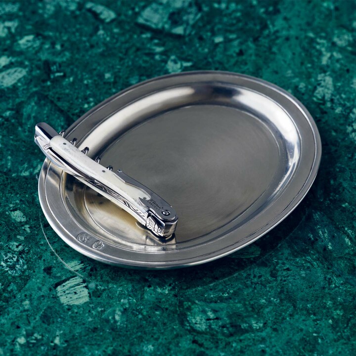 オーバー ザ カウンター BY アーツ&サイエンスのトレーとシャトーラギオール ホワイトボーン 