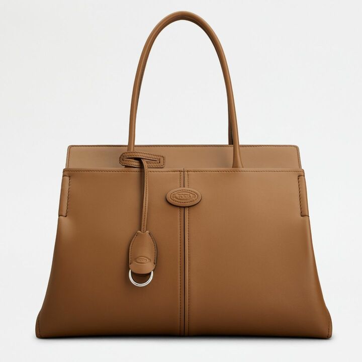 バッグ「トッズ ディーアイ バッグ ショッピング ミディアム」￥421,300【サイズ：縦25.5×横44×マチ19cm、素材：カーフ、色：ライトマロンブラウン】