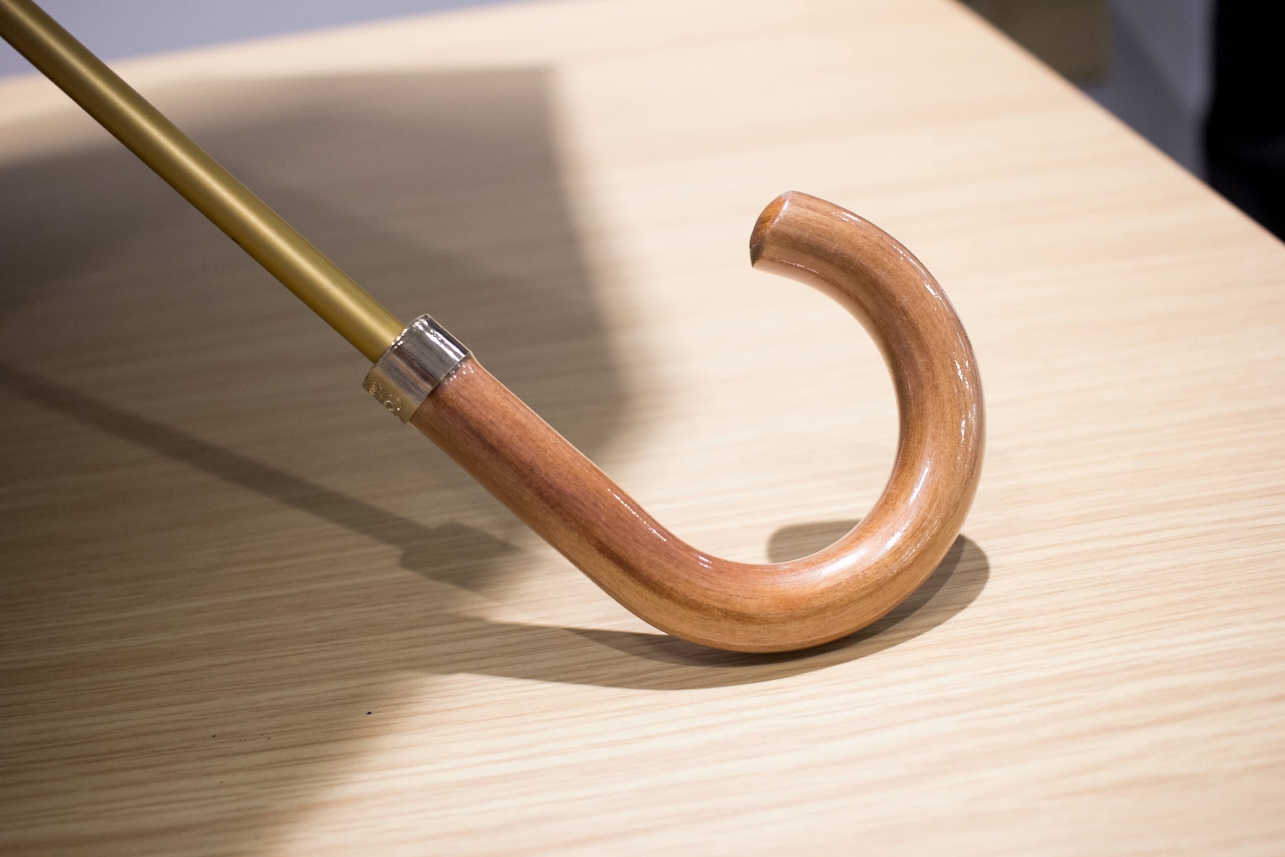 持ちやすいステッキタイプの持ち手