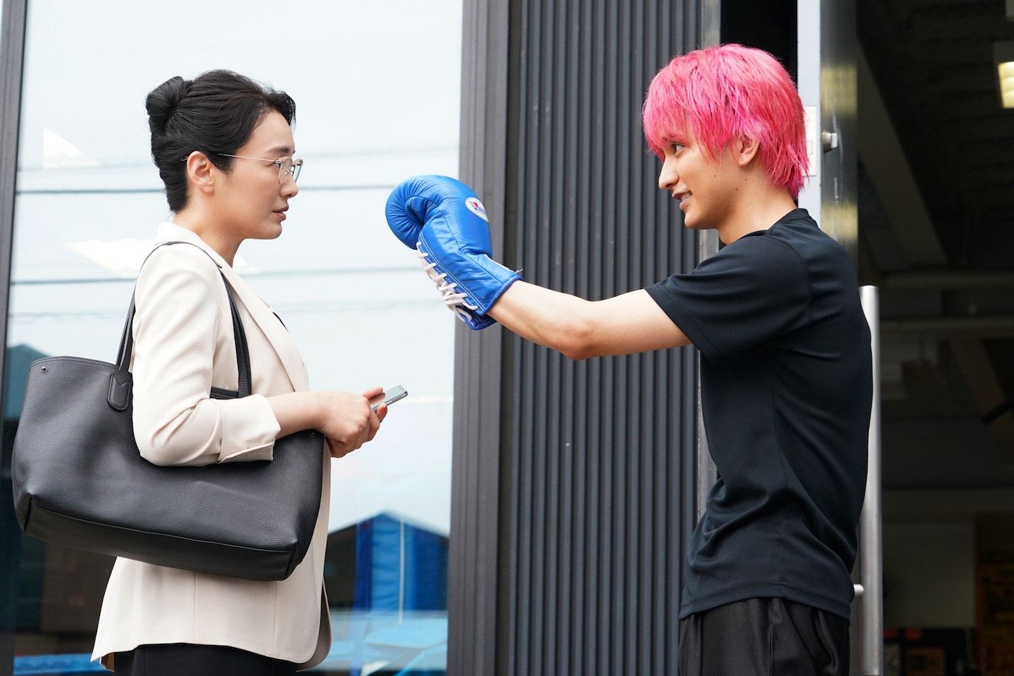 ©日本テレビ 葉子(仲間由紀恵さん/左)と風太(瀬戸利樹さん)