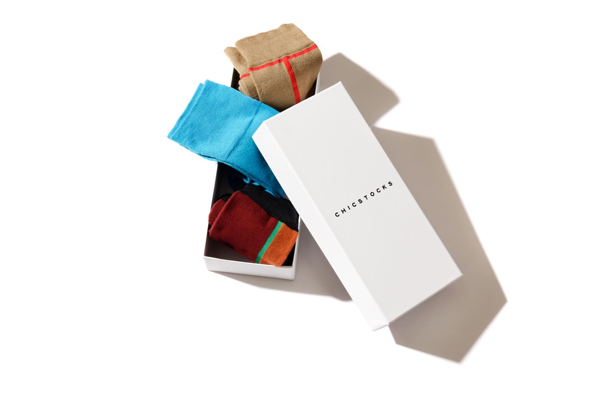 ギフトボックス¥400(ノーデイン〈シックストックス〉)※写真は3足用のギフトボックス