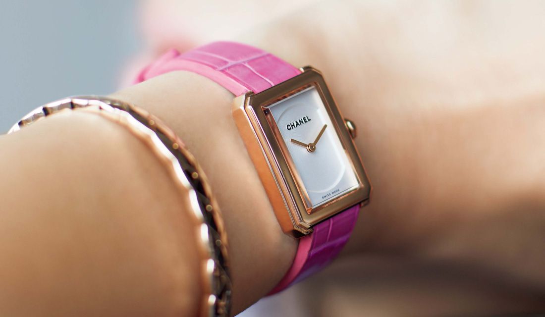 女らしく上品なピンクストラップに釘付け シャネルの時計 ボーイフレンド Precious Jp プレシャス