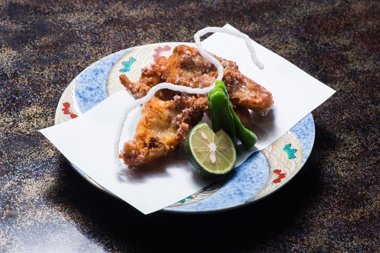 唐揚げは手づかみで食べてもOK