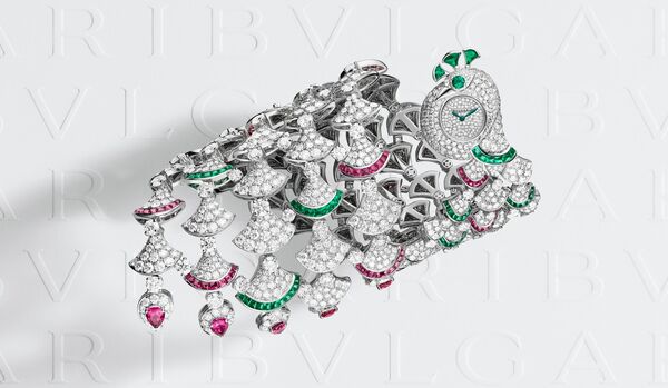 【ブルガリ】造形美と色彩が奇跡的な輝きを生み出す、ハイエンドコレクション『エクレティカ』から至高のタイムピースが登場！