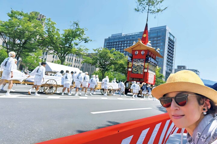 鈴木保奈美さんが撮影した旅行写真と国内旅行中の鈴木保奈美さん