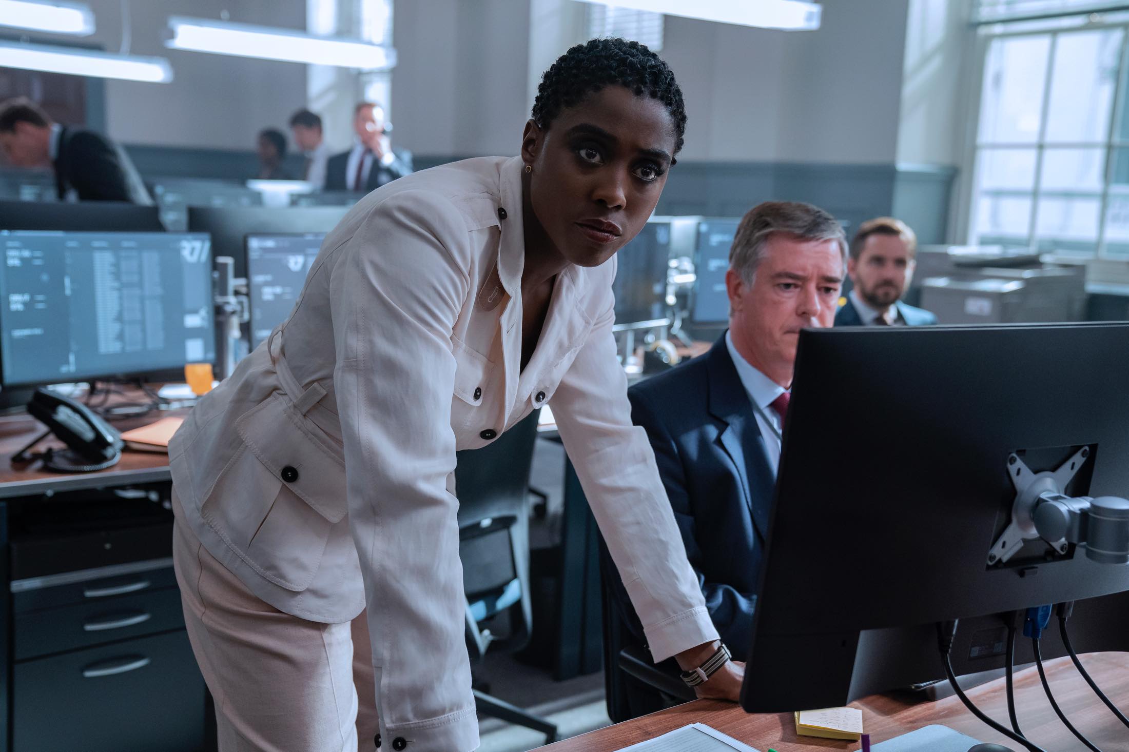 ラシャーナ ・リンチが演じる新しい007。彼女が着る衣装もトム フォードの提供によるもの。ブランドとして初であり、シリーズ初の女性エージェントとしても注目だ。