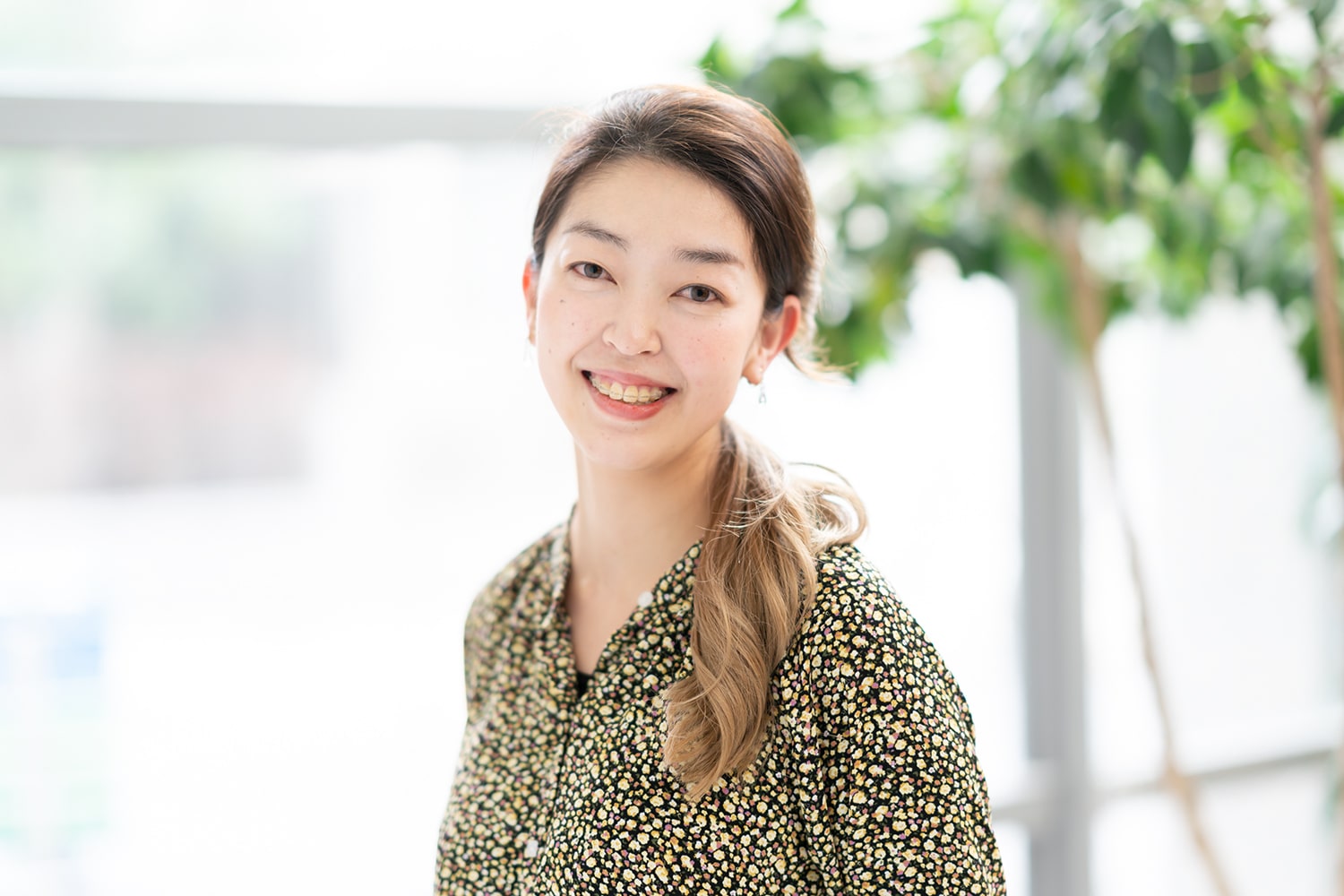 ACQUA aoyama 小室里奈さん。最近ハマっているのが動画の制作。「長い髪をばっさりカットする様子などを撮影して、30~20秒に編集しています。もちろんBGM付きですよ」