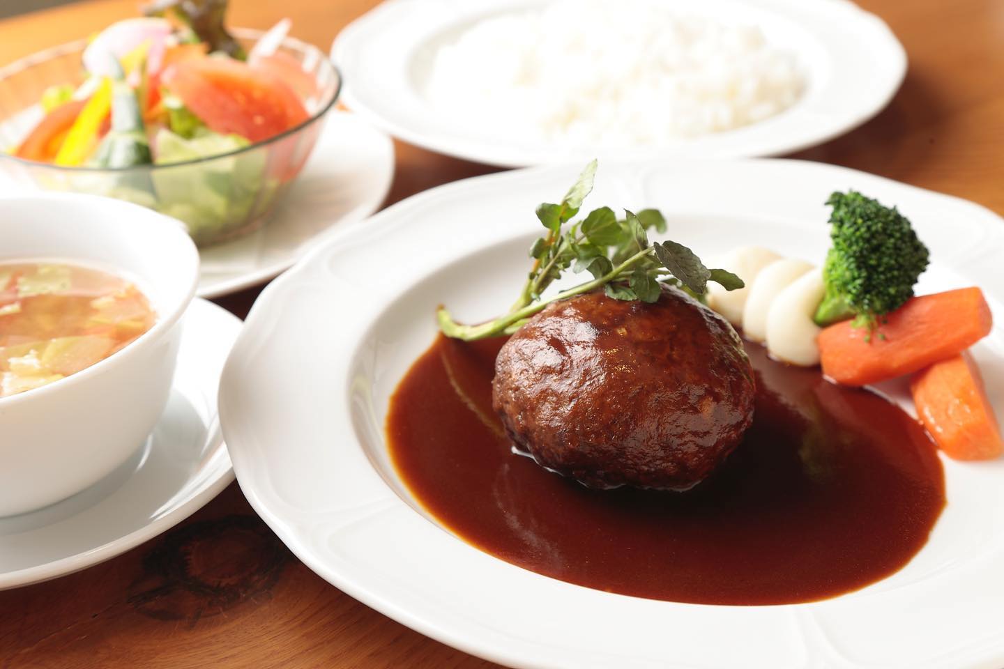 「とちぎ霧降高原牛ハンバーグセット」¥1,285(税込)
