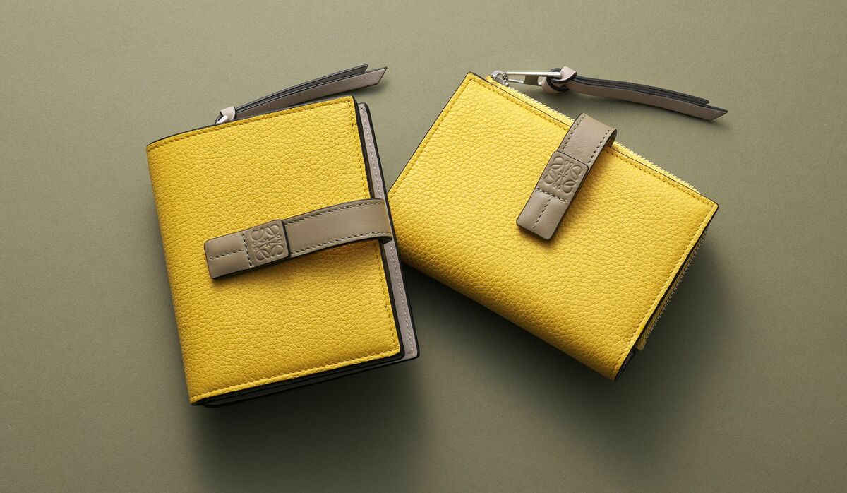 今日は一粒万倍日】開運日に新調したい！ロエベの大ヒット財布