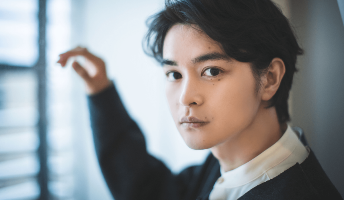 瀬戸康史　直筆サイン入り　写真 直筆サイン入り】瀬戸康史 「僕は僕をまだ知らない」 - メルカリ