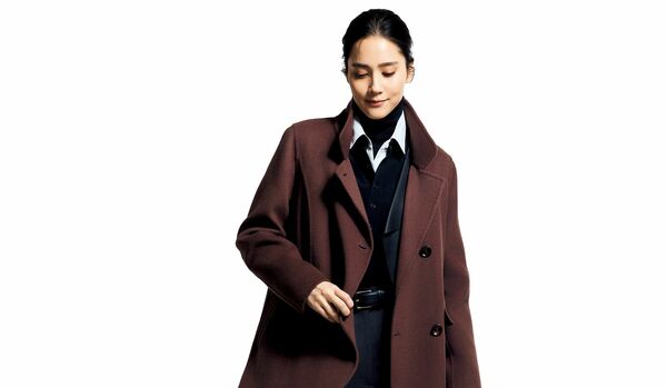 11/23 Sun|ニット、シャツ、ジャケット、コート…Vゾーンを重ねて知的な洗練が香るお仕事スタイルが完成【365日コーディネート】