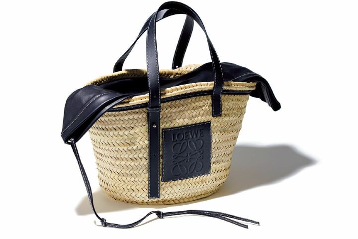 バッグ「バスケット バッグ」￥194,000【縦26.5×横40×マチ16cm】（ロエベ ジャパン）　［Precious2019年7月号77ページ］