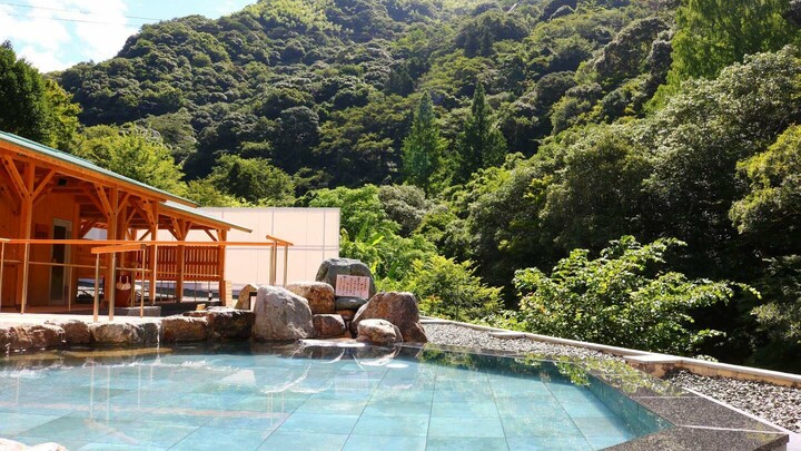 愛媛県松山市「奥道後 壱湯の守」の大露天風呂