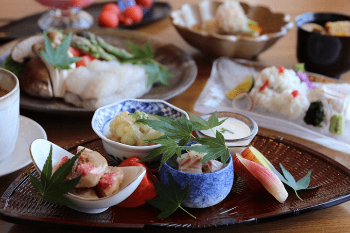 2018年7月1日(日)~9月30日(日)の会席料理は「瀬戸内の穴子・アワビと鱧の彩り会席」