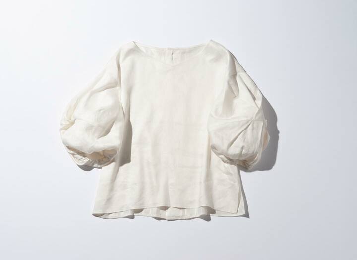 オケージョンにも対応する、シルクとキュプラの艶やかな光沢感。ブラウス［４月入荷予定］￥35,000