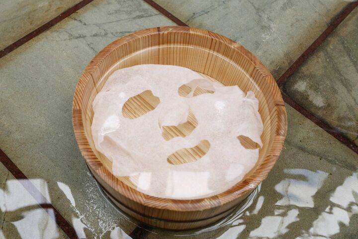 美肌成分をフェイスパックで顔に閉じ込める