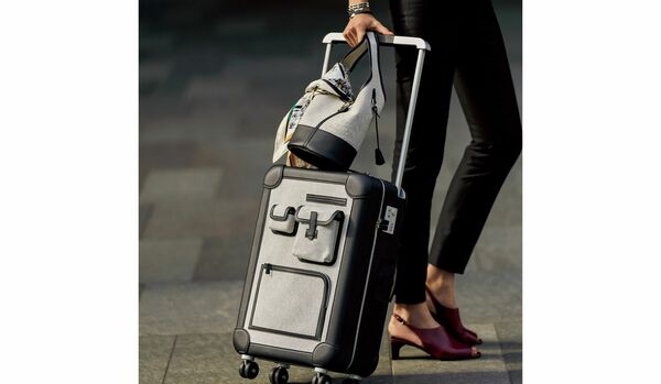 洗練されたデザインと機能性を併せもつ「エルメス」のキャリーバッグ｜キャンバス地とレザーが調和する美しい逸品