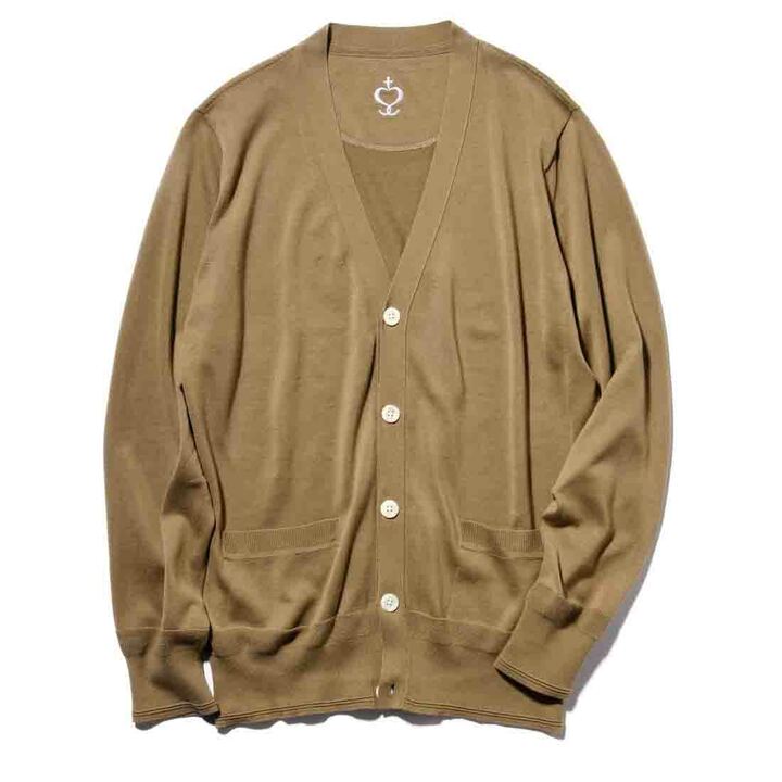 写真あとで差し替え】カーディガン¥22,000(フェニックスインターナショナル〈サイドスロープ〉)