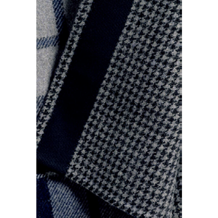 シックなグレンチェックにも！もう一面はグレー系のグレンチェック。こちらもノーブルな美しさが漂うチェック。