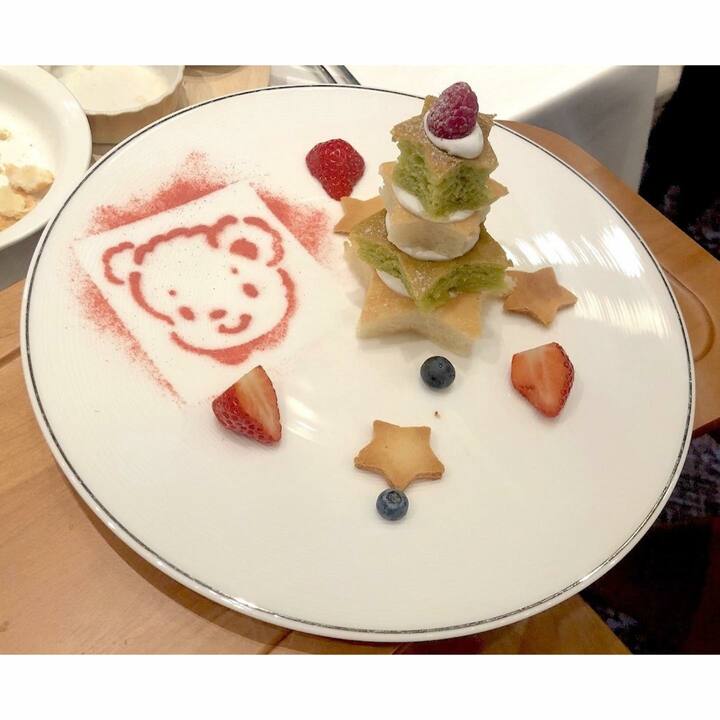 デザートには、ツリー型のパンケーキが登場!