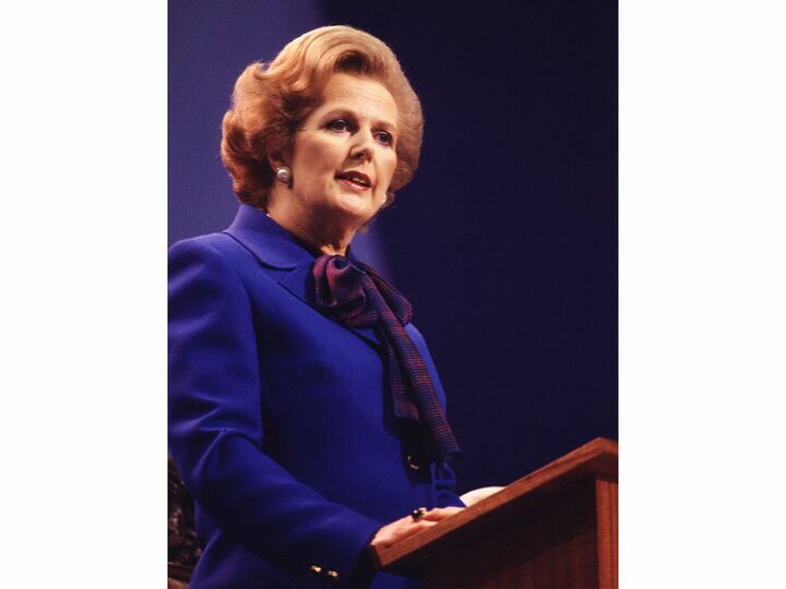 1980年、英国保守党大会にて演説するサッチャー首相。