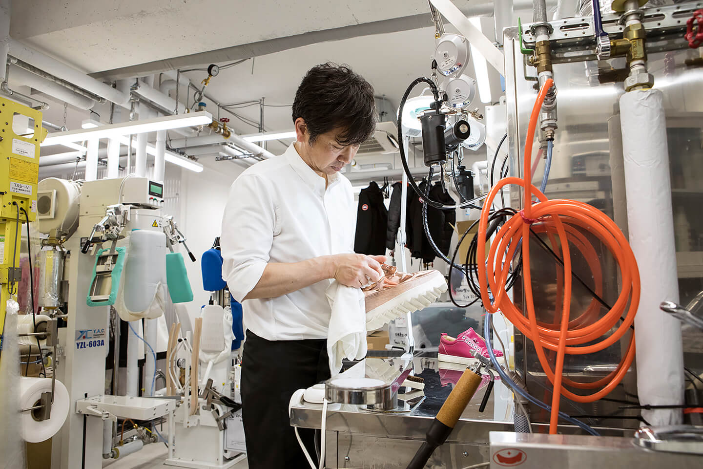 特別にLicueの洗濯工場で、洗いのプロ・永井さんにお手入れ方法を教えていただいきました