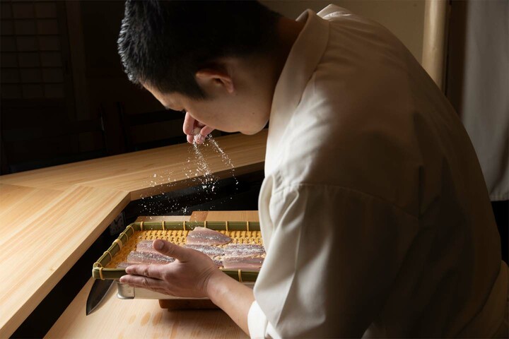 鮨処「みつい」の仕込みの様子