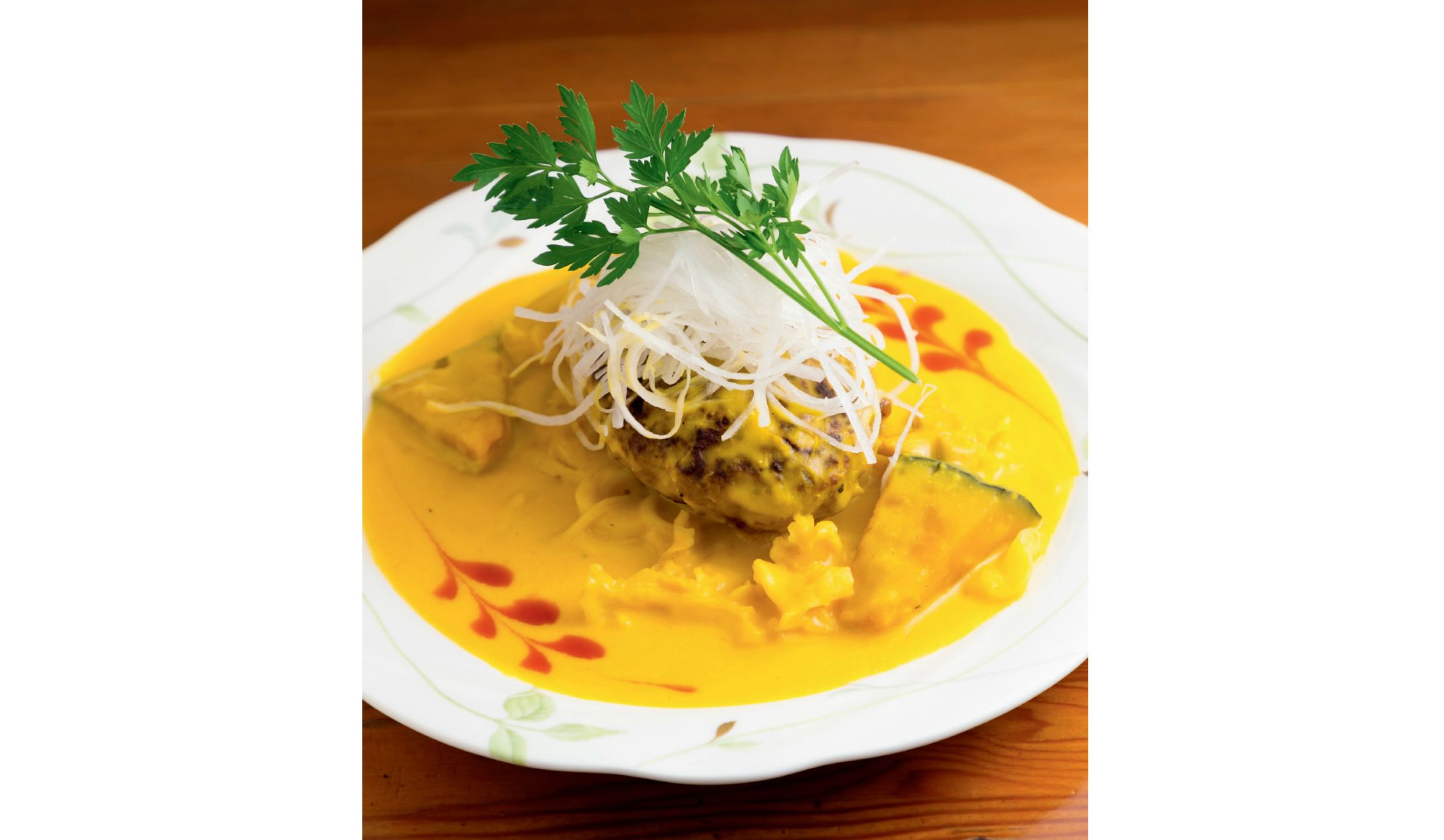 「グリル はせがわ」かぼちゃハンバーグ(ホワイト)¥1,300(税抜)