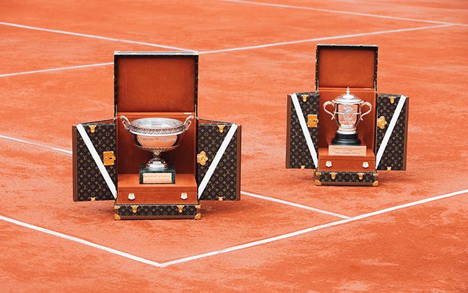 全仏オープン（ローラン・ギャロス）の勝者に贈られるトロフィーと、ルイ・ヴィトン製のトロフィーケース