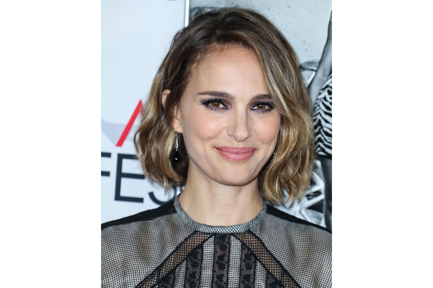 ナタリー・ポートマンのウエーブボブは女性らしい柔らかさが魅力。