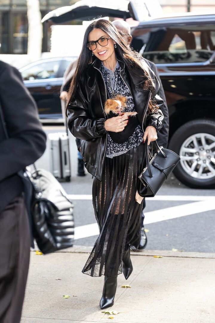 要素が多くてもキレイにまとまる、それが黒の魅力。