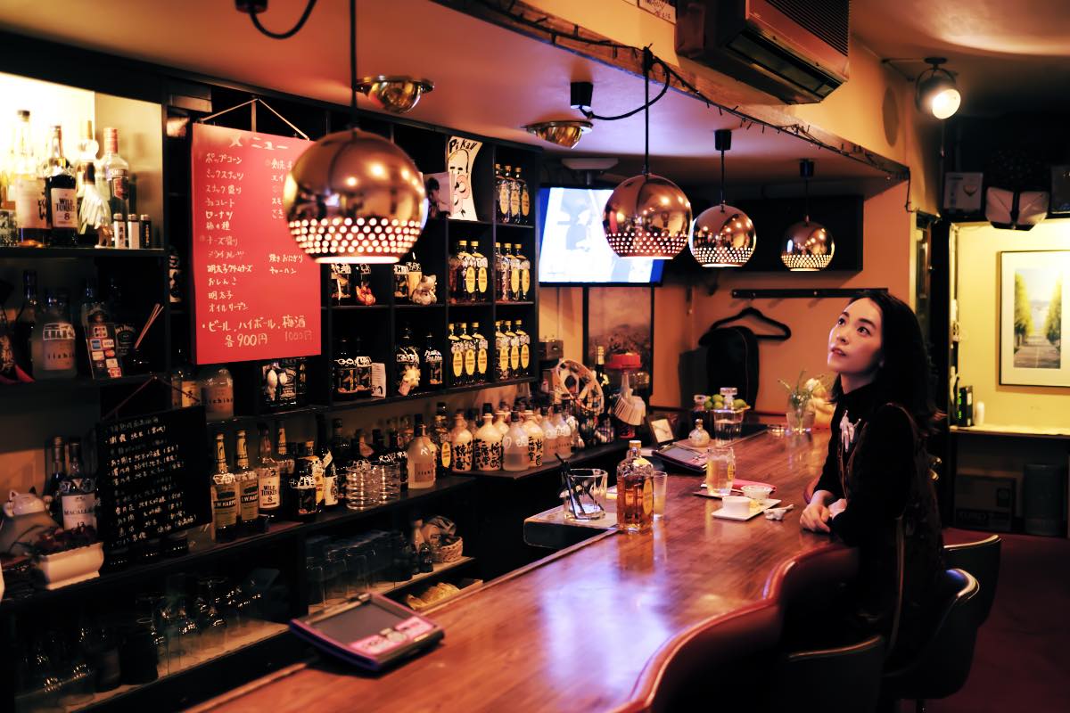 カウンター15席のみで、テーブル席はない
