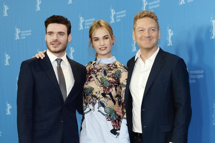 左から出演のリチャード・マッデン、リリー・ジェームズと。