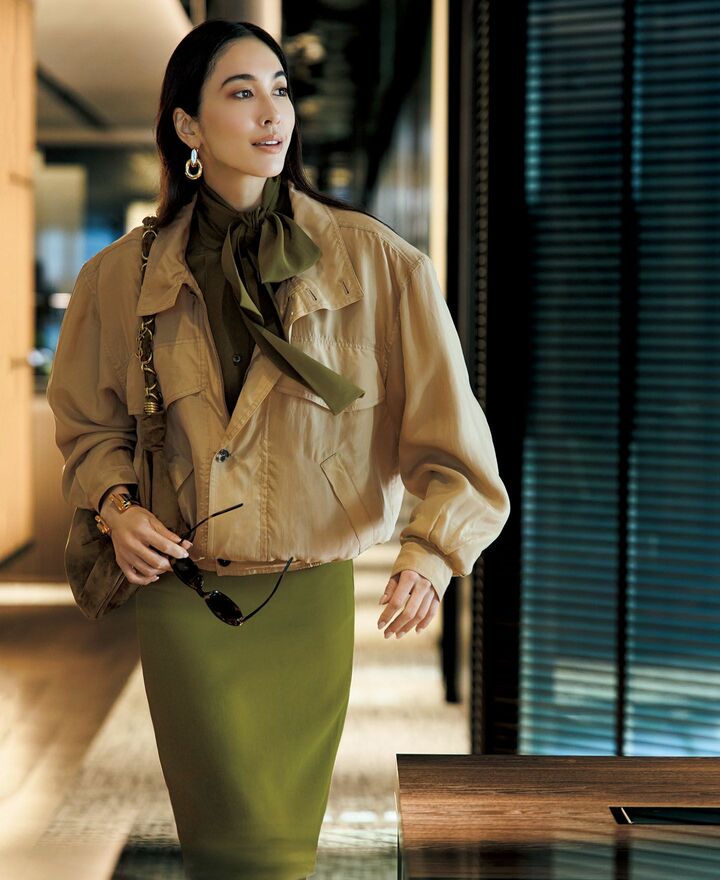 サンローラン バイ アンソニー・ヴァカレロのウエアを着用したモデルの立野リカさん