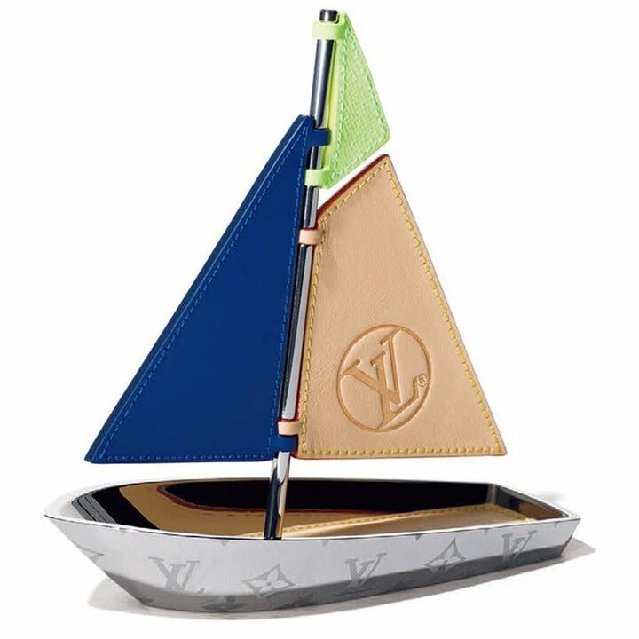 ヨットのペーパーウエイト「プレス パピエ・VVV」￥199,000（ルイ・ヴィトン）　[Precious2019年6月号100ページ] 