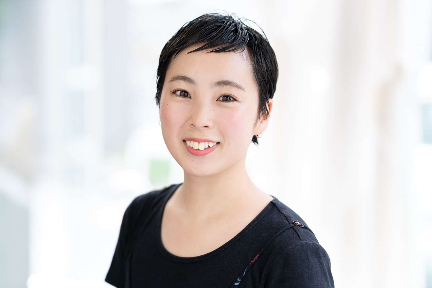 Rougy ヘアデザイナー・江良栞さん。最近はまっているのが料理。「休日の前には1週間分の食材を買い込んで、作り置きするようになりました」
